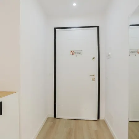 Miku Apartment-adorable At Bllok Area * Tirana